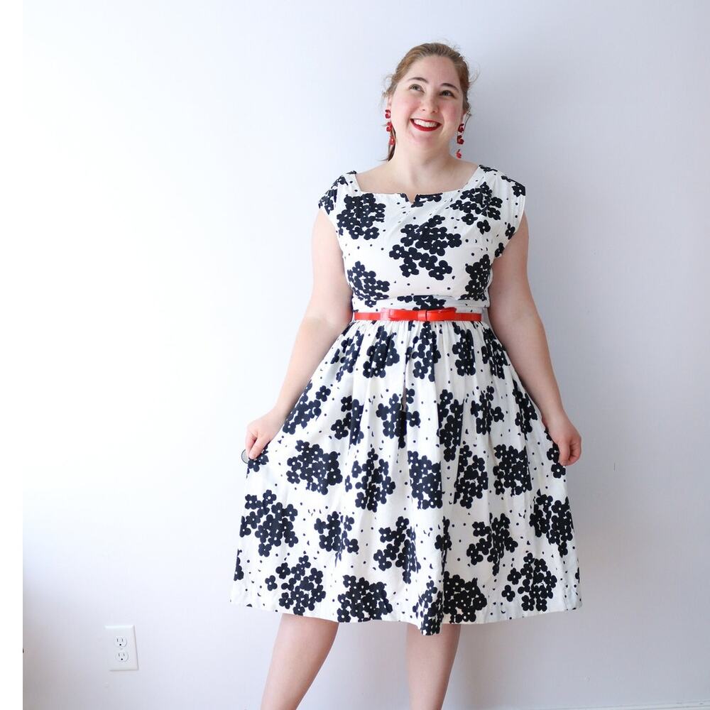 SIZE M/L 1950s Black &‎ White Floral Dress - Cotton, Fit and Flare, Retro